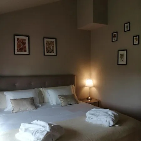 Oda ve Kahvaltı Moulin De Joumard, Gites, Et Table D'hotes De Charme , Jacuzzi, Sauna, Piscine Et Bain Nordique Etablissement 4 Etoiles