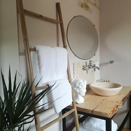 Oda ve Kahvaltı Moulin De Joumard, Gites, Et Table D'hotes De Charme , Jacuzzi, Sauna, Piscine Et Bain Nordique Etablissement 4 Etoiles