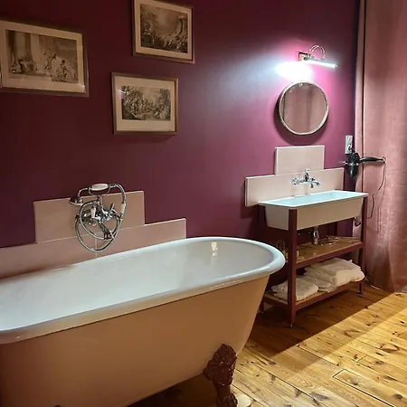 Oda ve Kahvaltı Moulin De Joumard, Gites, Et Table D'hotes De Charme , Jacuzzi, Sauna, Piscine Et Bain Nordique Etablissement 4 Etoiles