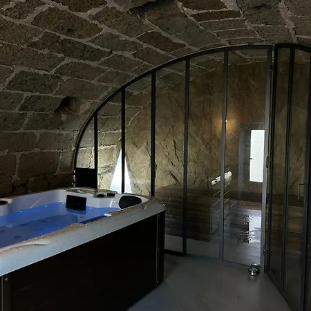 Moulin De Joumard, Gites, Et Table D'hotes De Charme , Jacuzzi, Sauna, Piscine Et Bain Nordique Etablissement 4 Etoiles Aubazat