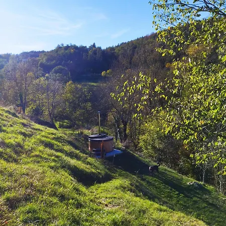 Moulin De Joumard, Gites, Et Table D'hotes De Charme , Jacuzzi, Sauna, Piscine Et Bain Nordique Etablissement 4 Etoiles Aubazat